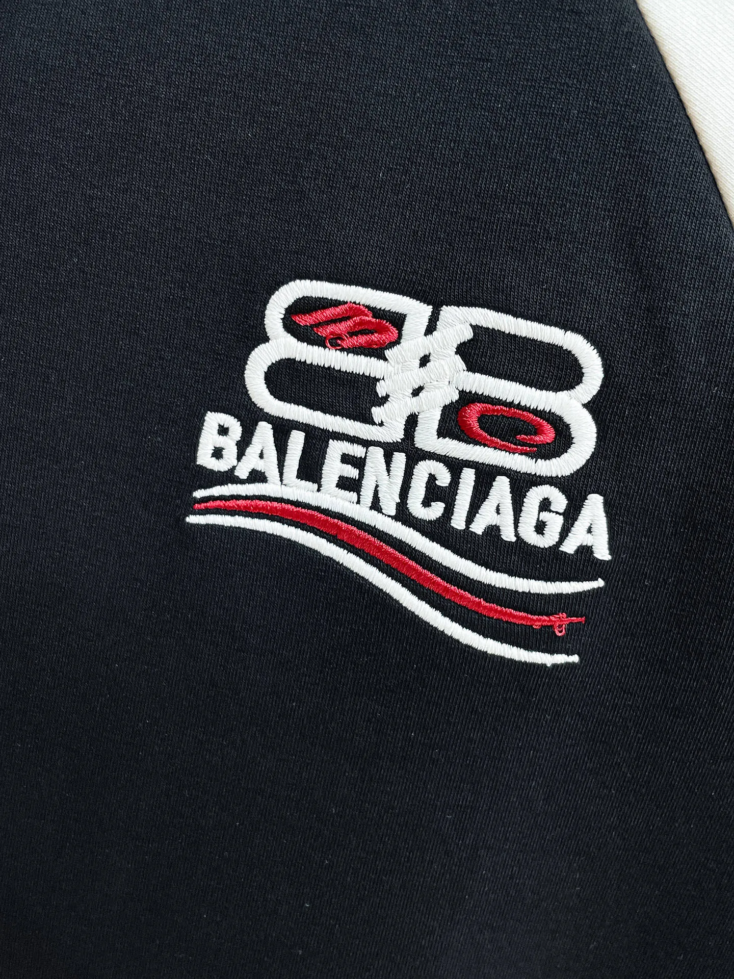 Balenciaga 2026 New Arrival counter Same Style casual suit, Breathable, comfortable and casual! Full of high-end feel! The details are exquisite and high-end, and the workmanship is impeccable! The original Premium fabric is very high-end! The fabric is crisp and anti-wrinkle Wear-Resistant, warm, neat and stylish. Everyone must buy a set this autumn and winter. They must look cool and cool when wearing them. We especially recommend Sizes M-3XL
